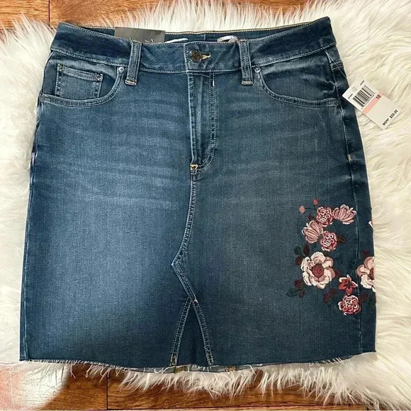 Seven7 Fashion Denim Skirt with Flower Embroidery Size 10 - Picture 1 of 10